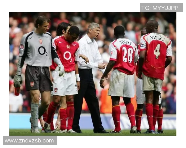 欧冠大战：曼联强势3-0击败阿森纳全场沸腾瞬间回顾